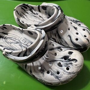 Crocs size 4 men’s/6 women’s